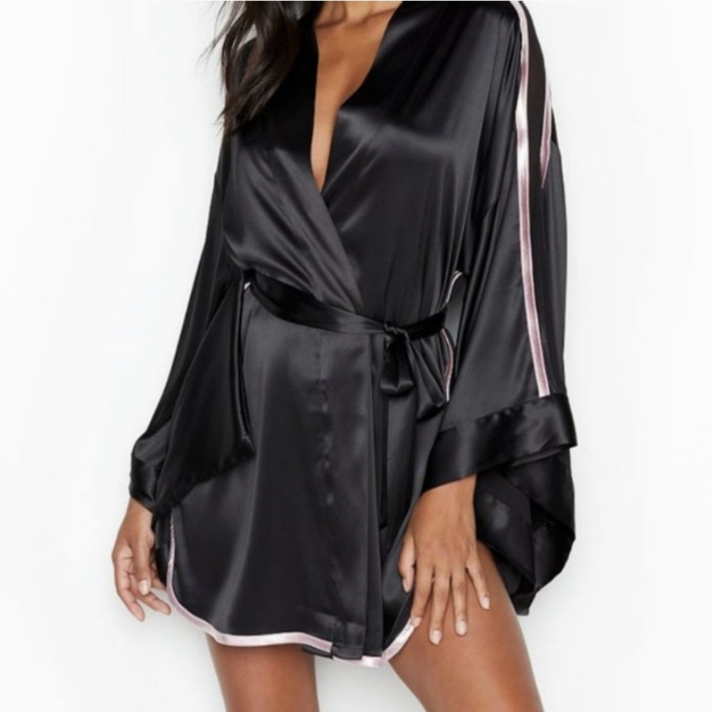 NWOT - Victoria's Secret Black satin kimono robe M/L